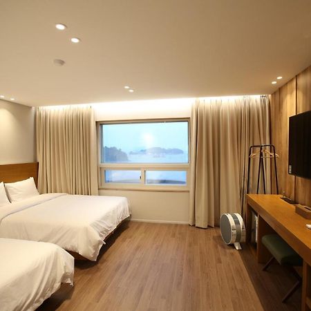 Am Ort Hotel Yeosu Buitenkant foto