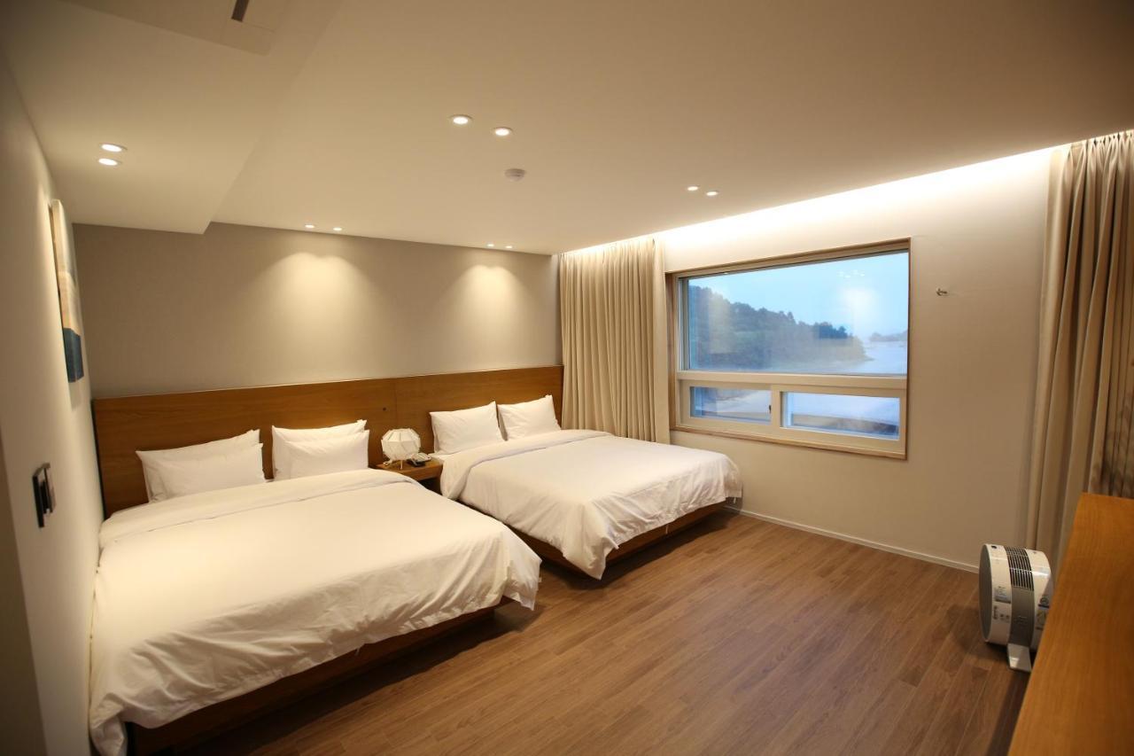 Am Ort Hotel Yeosu Buitenkant foto