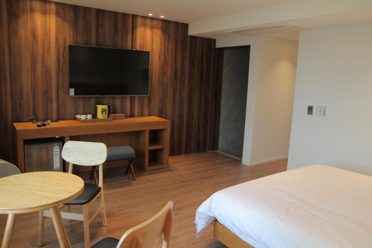 Am Ort Hotel Yeosu Buitenkant foto