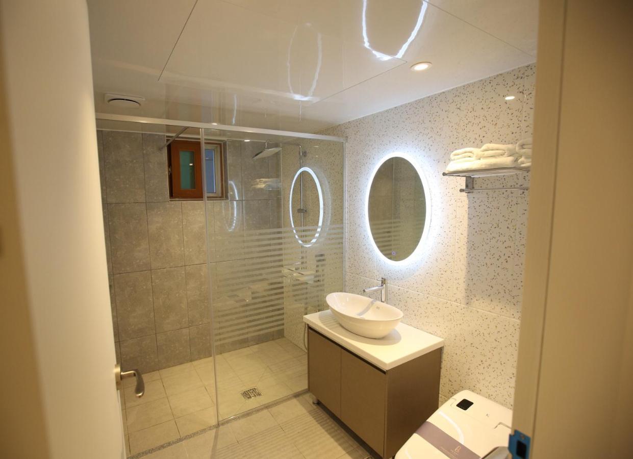 Am Ort Hotel Yeosu Buitenkant foto