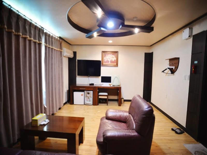 Am Ort Hotel Yeosu Buitenkant foto
