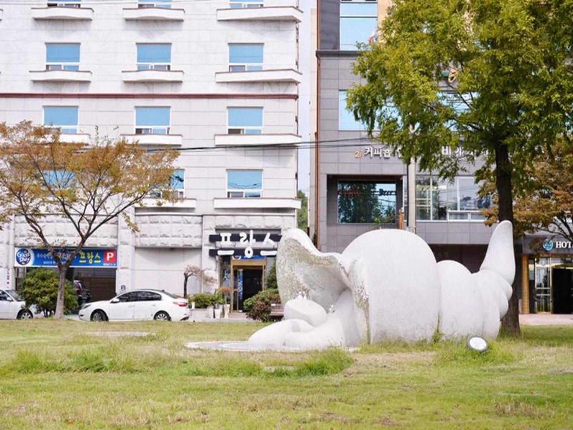 Am Ort Hotel Yeosu Buitenkant foto