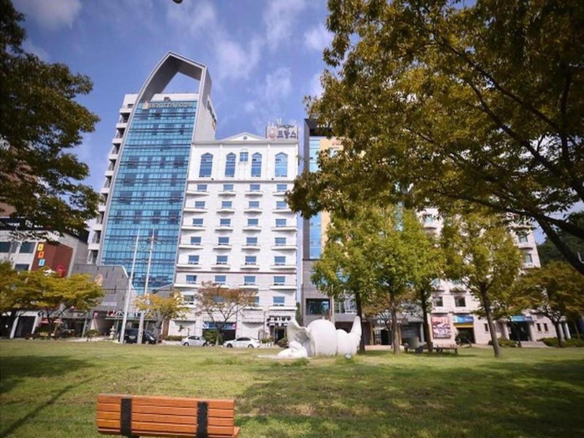 Am Ort Hotel Yeosu Buitenkant foto