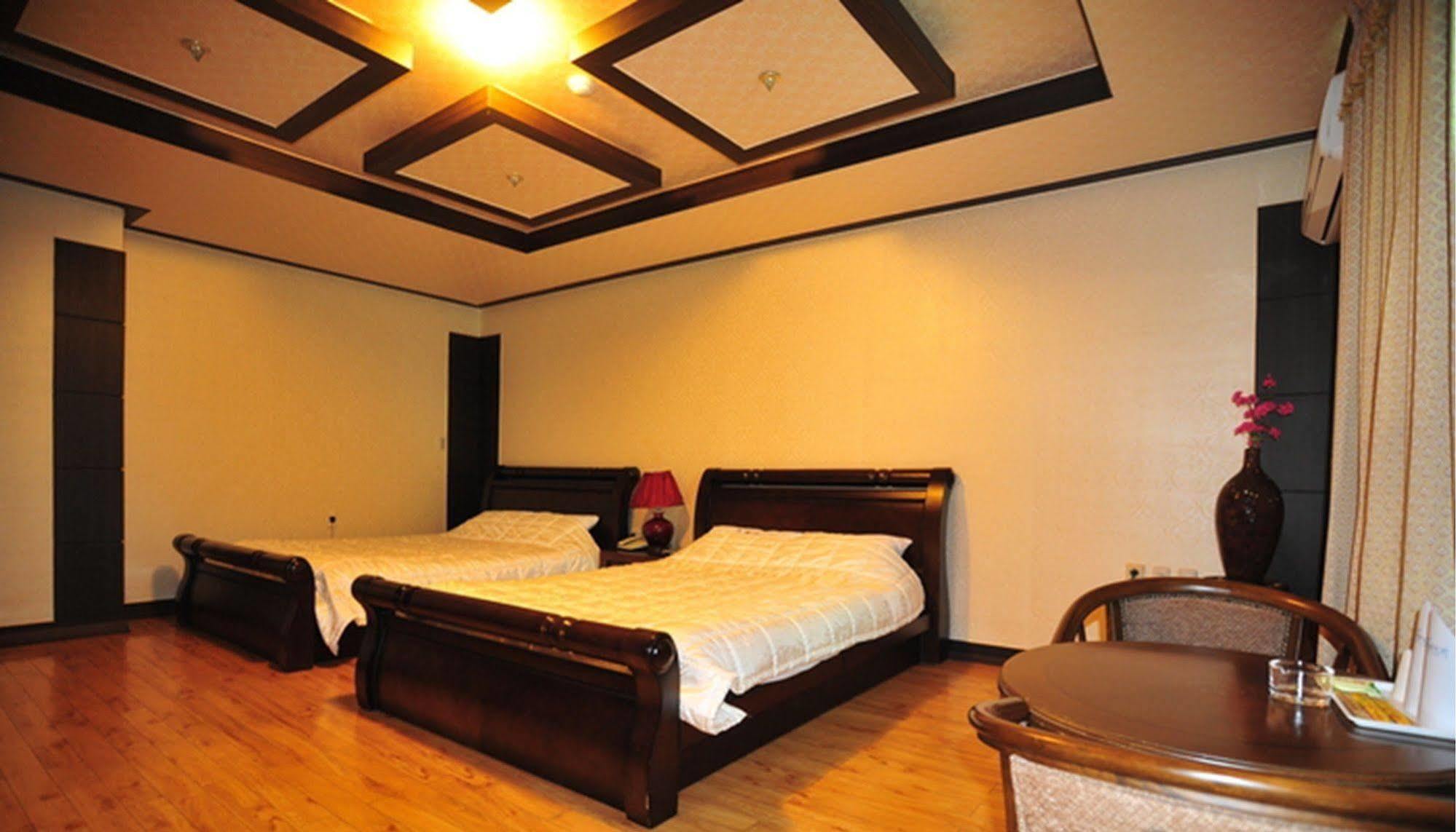 Am Ort Hotel Yeosu Buitenkant foto