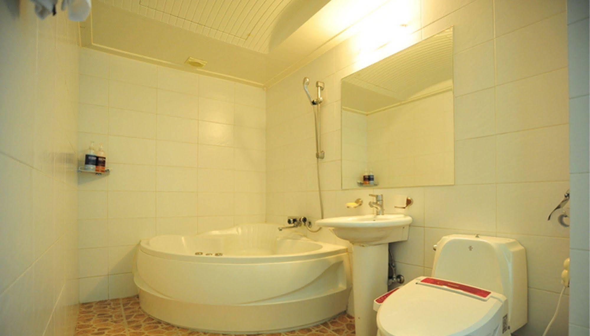 Am Ort Hotel Yeosu Buitenkant foto