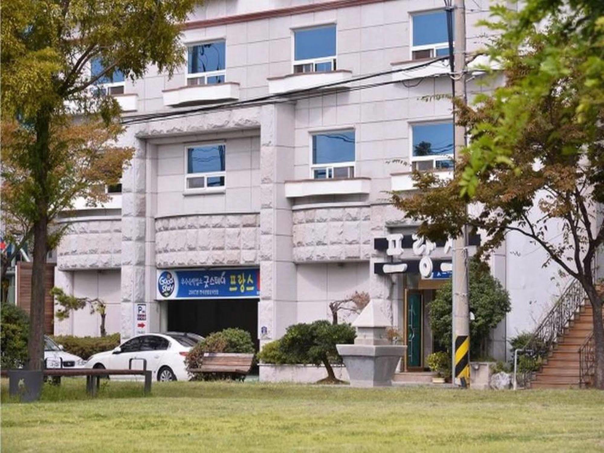 Am Ort Hotel Yeosu Buitenkant foto