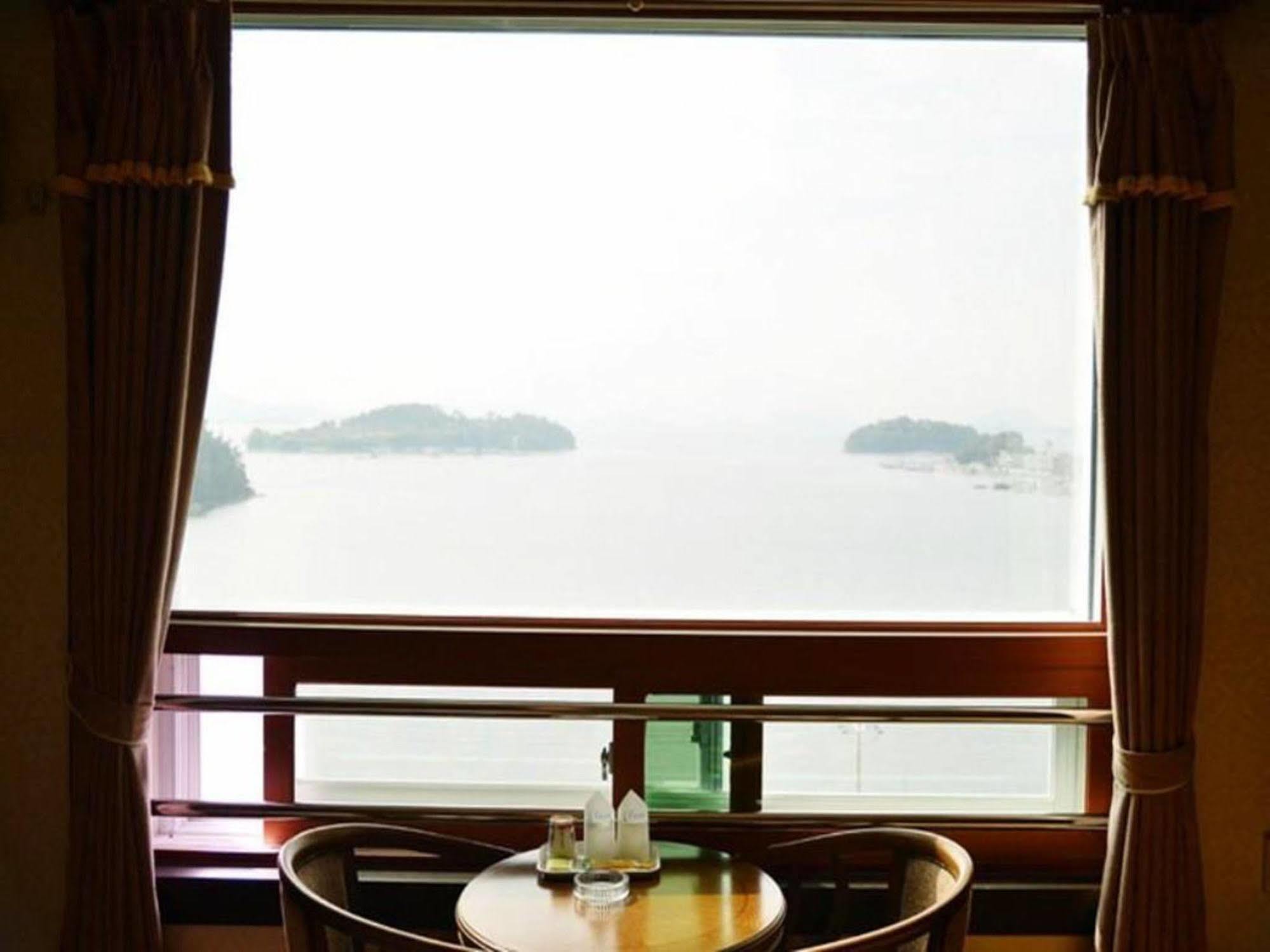 Am Ort Hotel Yeosu Buitenkant foto