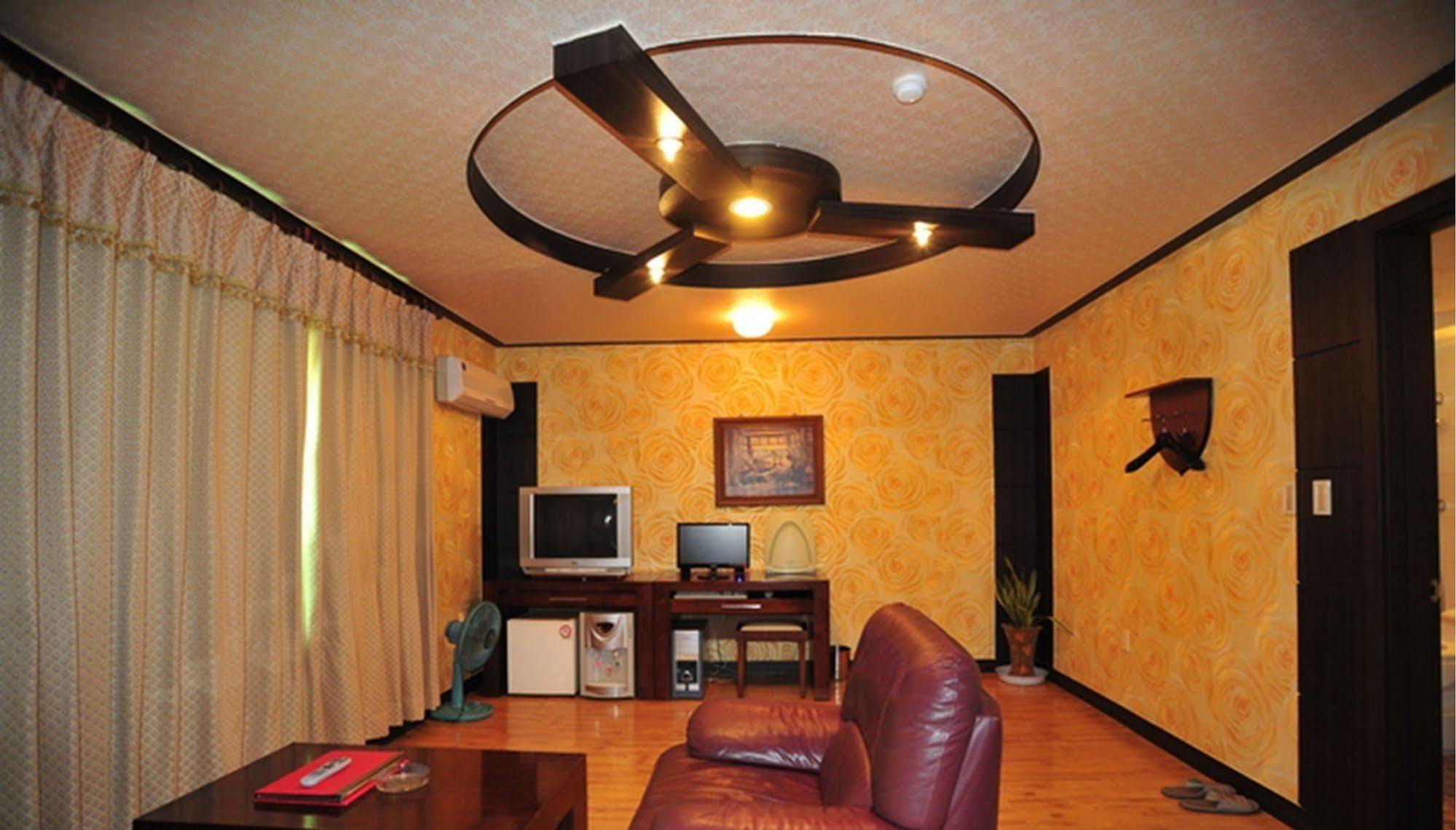 Am Ort Hotel Yeosu Buitenkant foto
