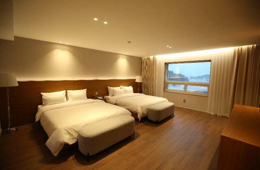 Am Ort Hotel Yeosu Buitenkant foto