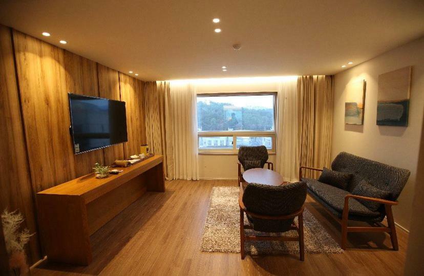 Am Ort Hotel Yeosu Buitenkant foto