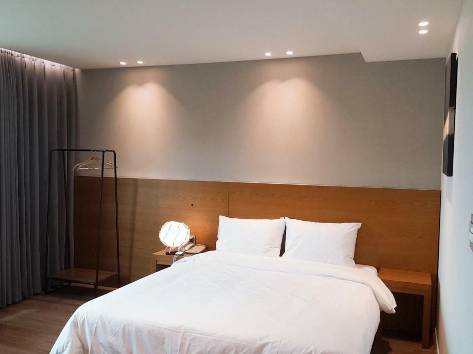 Am Ort Hotel Yeosu Buitenkant foto