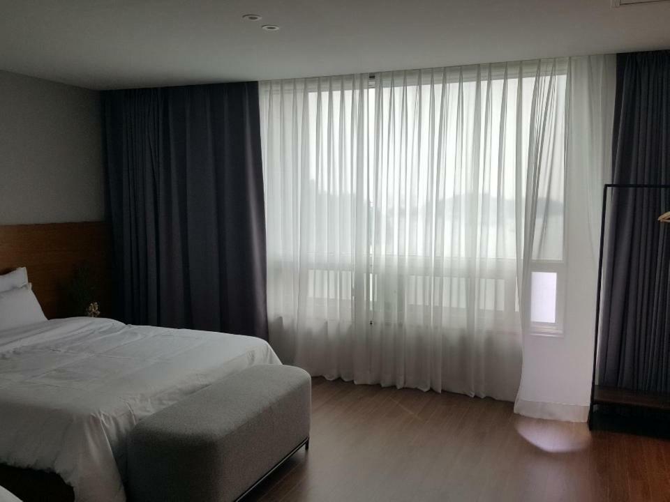 Am Ort Hotel Yeosu Buitenkant foto