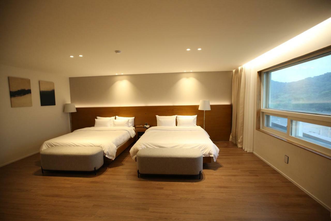 Am Ort Hotel Yeosu Buitenkant foto